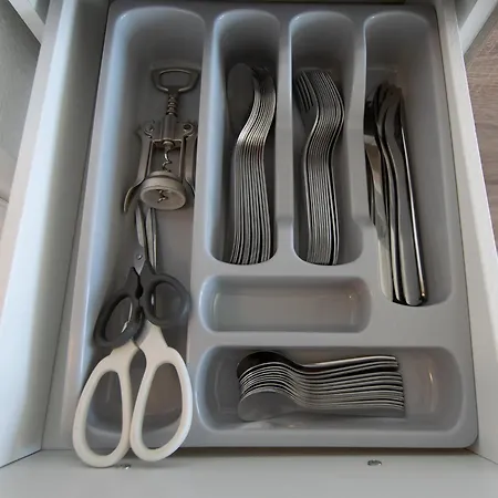Apartman Tolstov - Monteurwohnung - 2 Schlafzimmer - Kueche - Waschmaschine - 25 Min Zur Messe Dus *