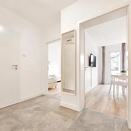 Apartament Tolstov - Monteurwohnung - 2 Schlafzimmer - Kueche - Waschmaschine - 25 Min Zur Messe Dus *