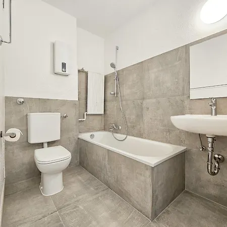 Tolstov - Monteurwohnung - 2 Schlafzimmer - Kueche - Waschmaschine - 25 Min Zur Messe Dus * Heiligenhaus